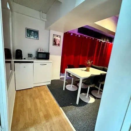 Expérience cinéma immersif dans appartement rénové près de Montmartre-2