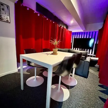 Expérience cinéma immersif dans appartement rénové près de Montmartre-3
